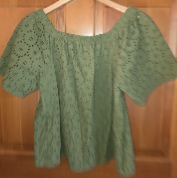 Evereve Hadley Green Eyelet Women Top Size Medium NWOT - Picture 3 of 9